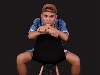 Live online AdonisBenjamin